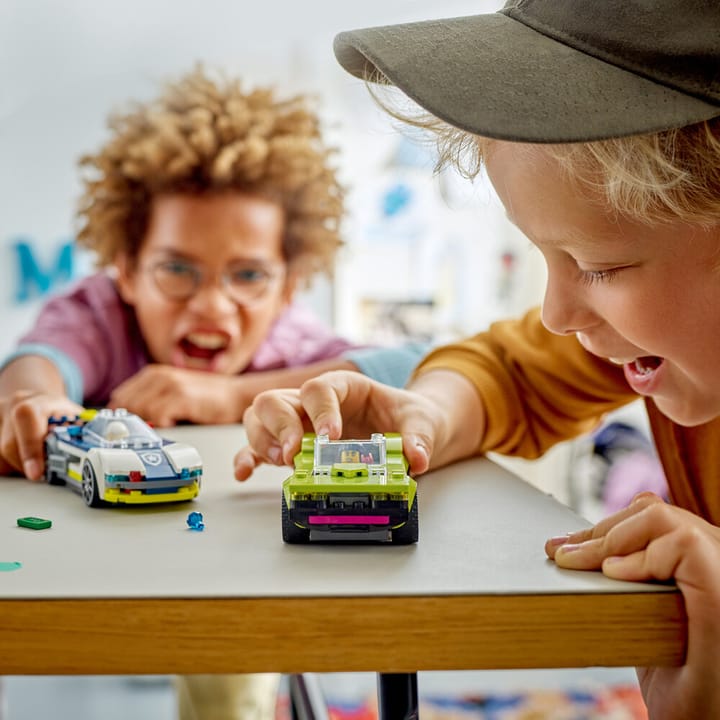 Jakt med Polisbil och Muskelbil LEGO