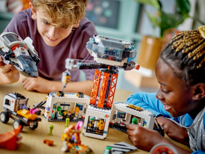 Rymdbas och Raketuppskjutningsramp LEGO